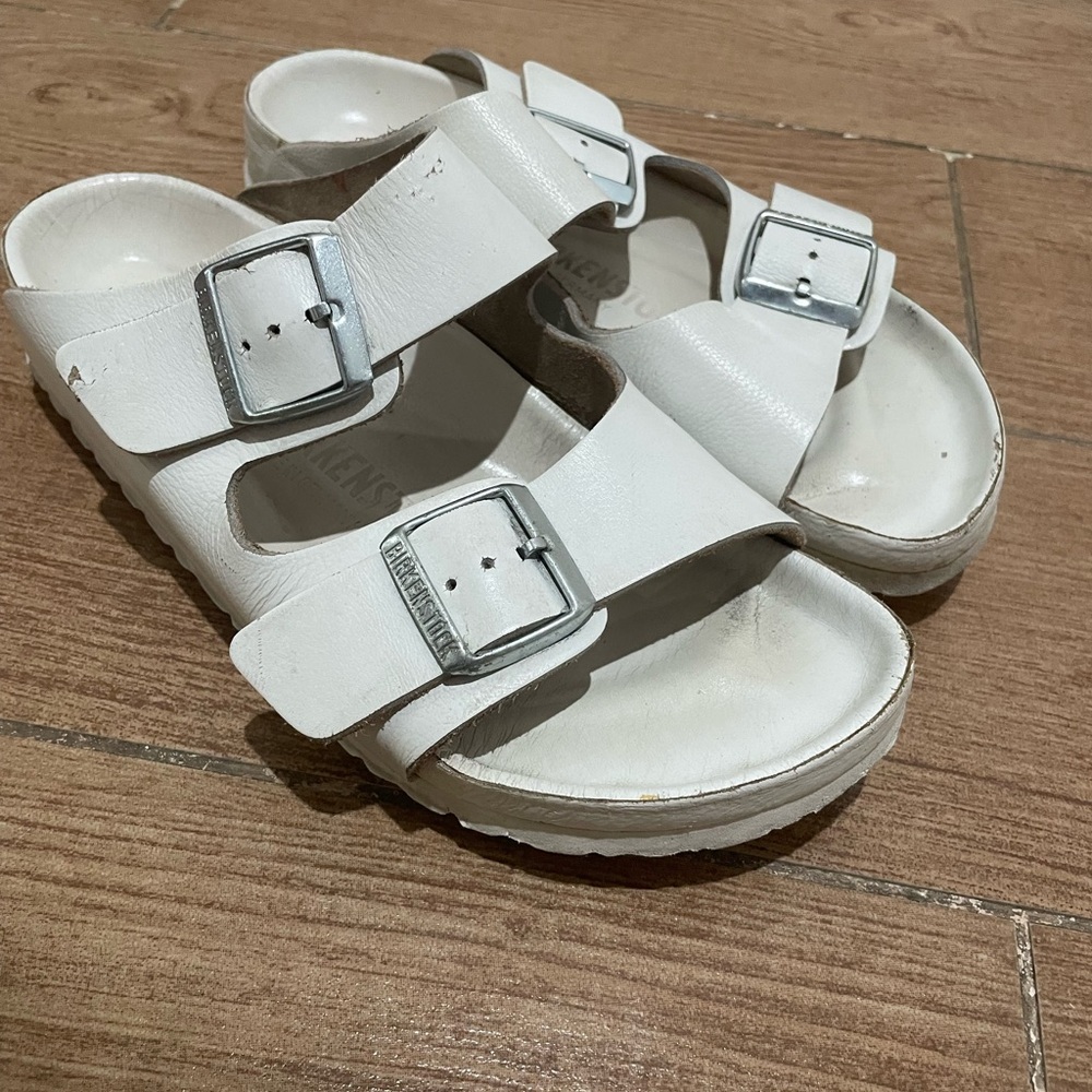 Birksenstock White Sandals size 39
